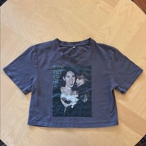Taylor Swift/Lana del Rey  Graphic Cropped T-Shirt in Dark Gray
